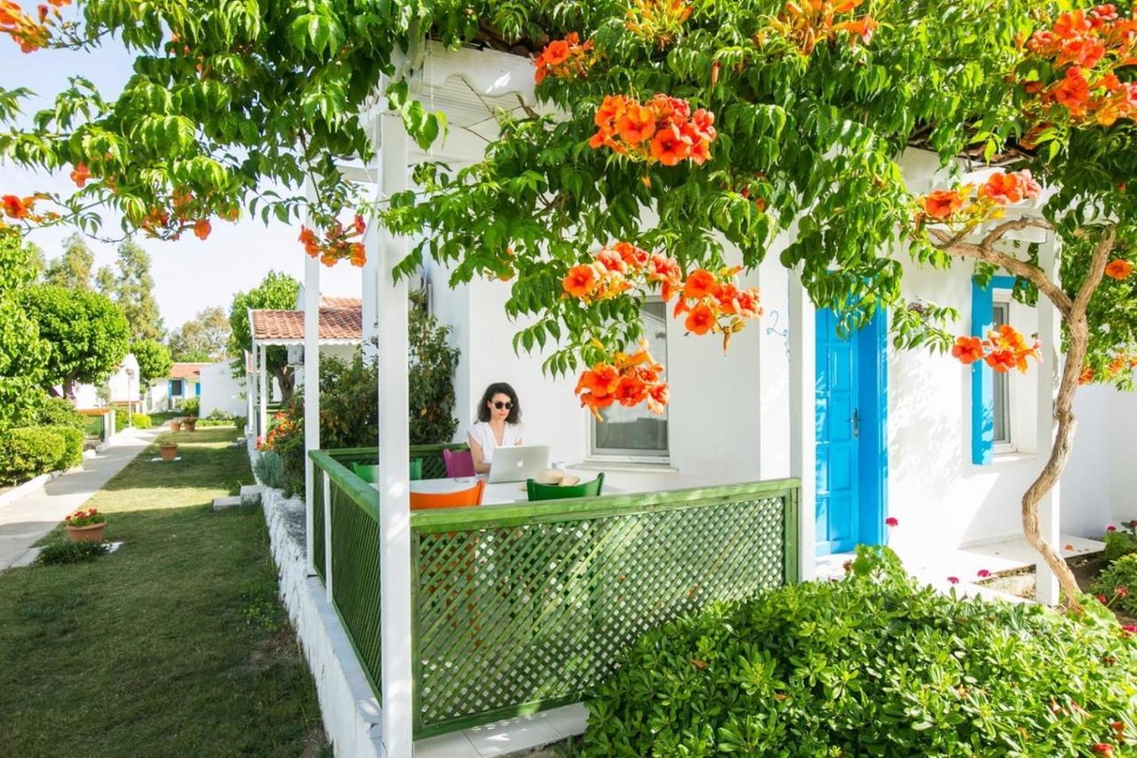 Teos Ormanci Tatil Koyu Hotel Seferihisar Exterior photo